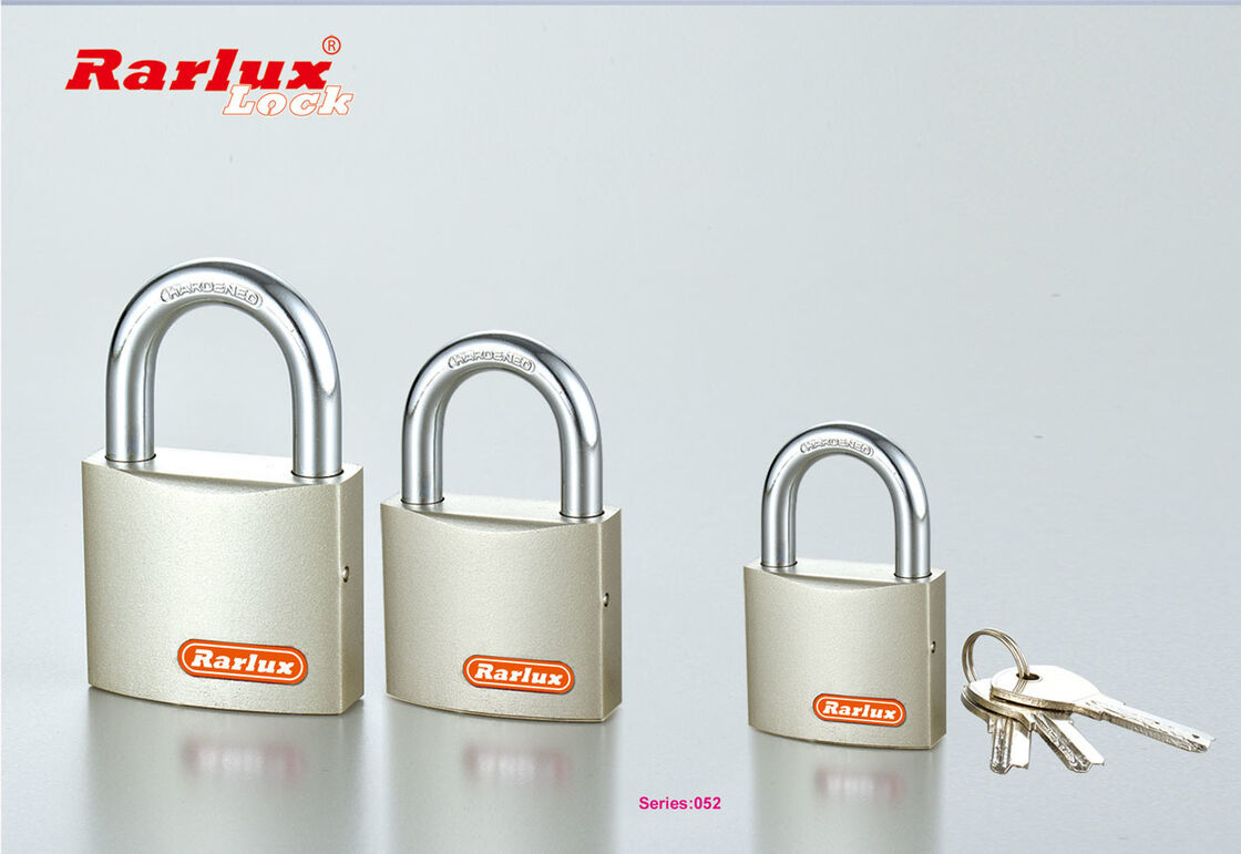 Best Durable Solid Iron Padlock with Key Arc Type Design Plastic Painted Surface High Safety